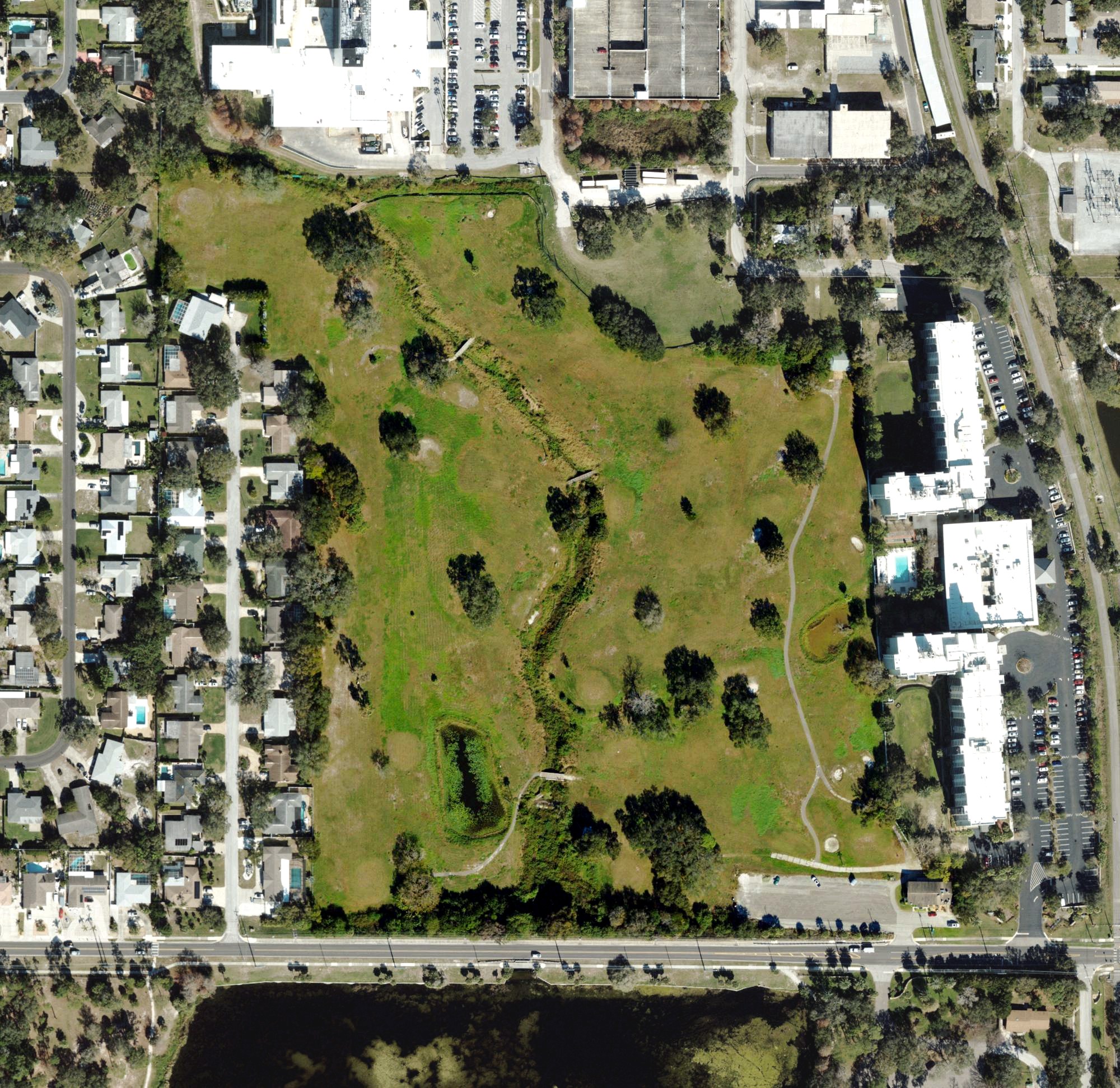 Aerial view of Pinecrest Golf Club (Largo), FL