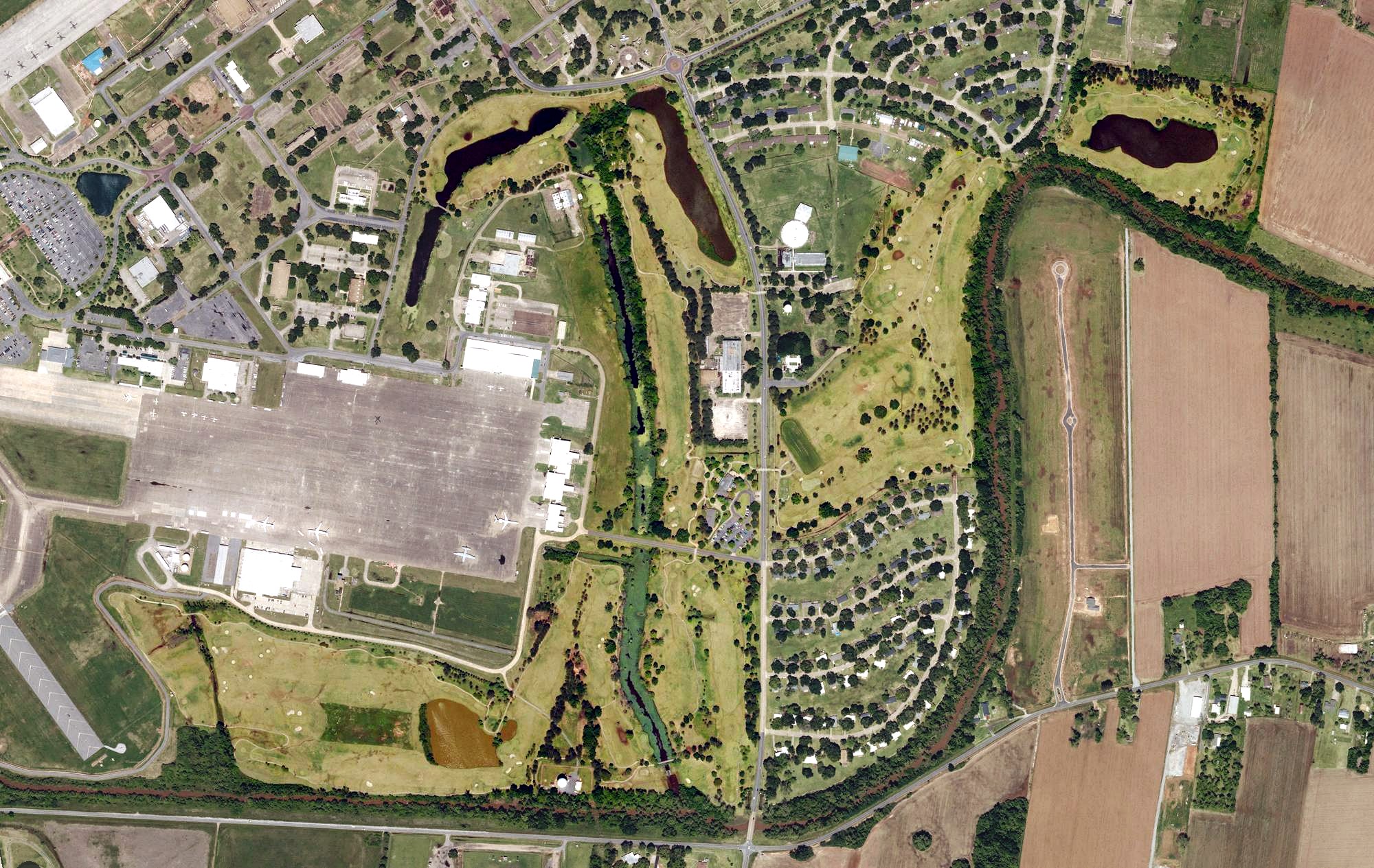 Aerial view of Oak Wings Golf Club, LA