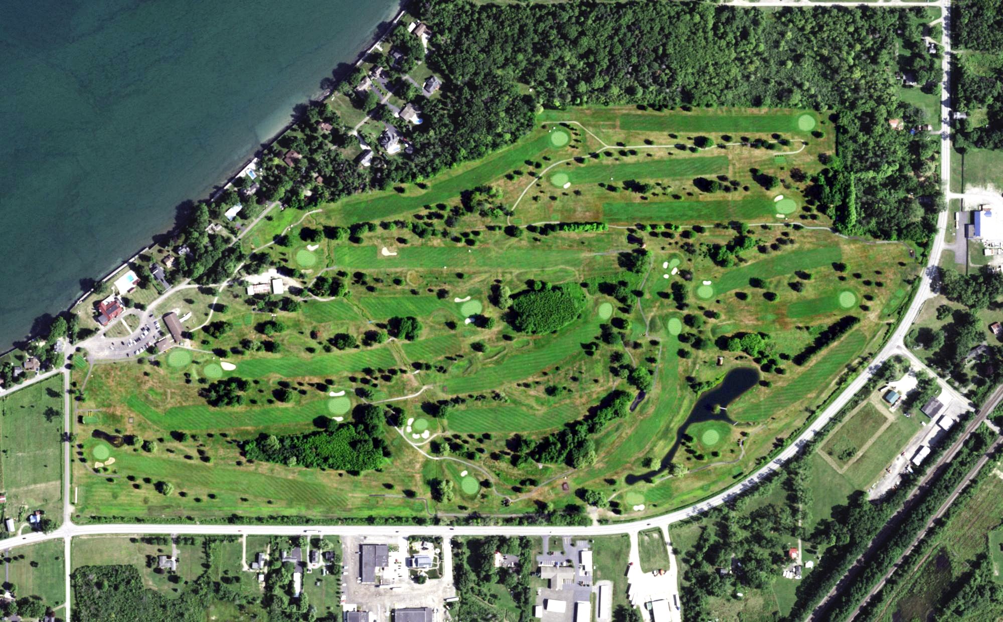 Aerial view of Shorewood Country Club, NY